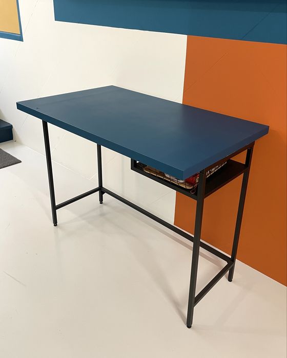 Mesa / secretária em bom estado