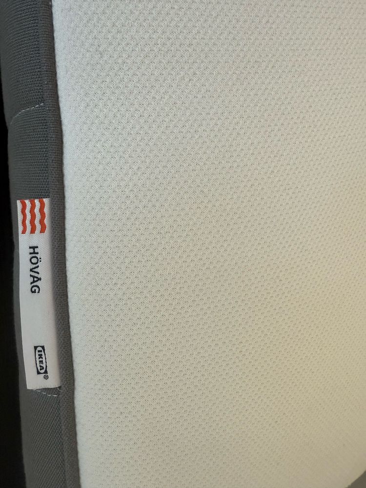 Łóżko Ikea Malm Rama 120x200 z dwoma pojemnikami i materacem.