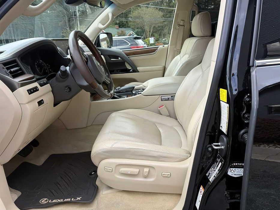 Lexus LX 570      2017