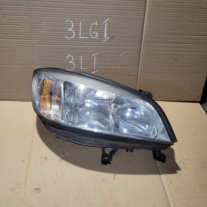 Lampa przód prawa opel Zafira A 2004r VALEO