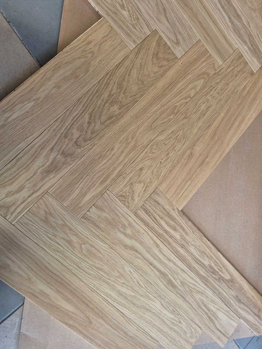 Dąb warstwowy, jodełka klasyczna, lakierowana, kl.Natur 11x100x600 mm