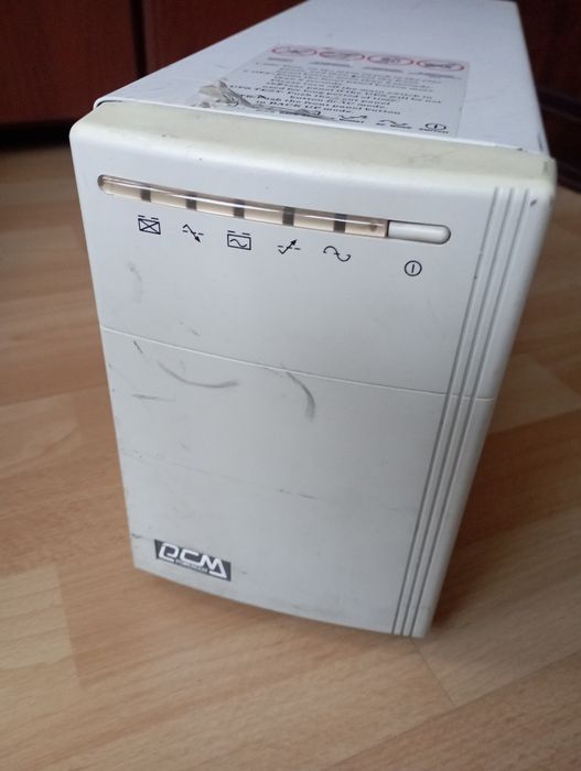 Источник бесперебойного питания PowerCom KIN-1500AP.