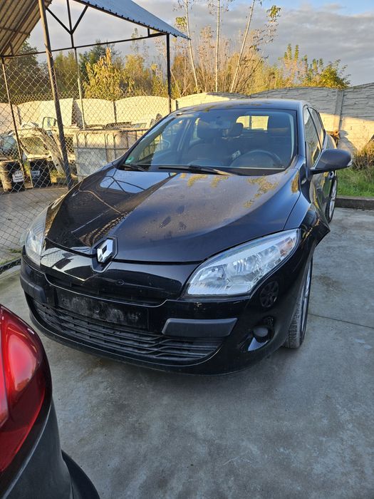 Renault Megane III zderzak przód