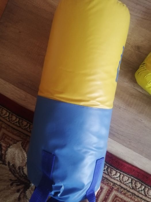 Боксерська груша з рукавицями