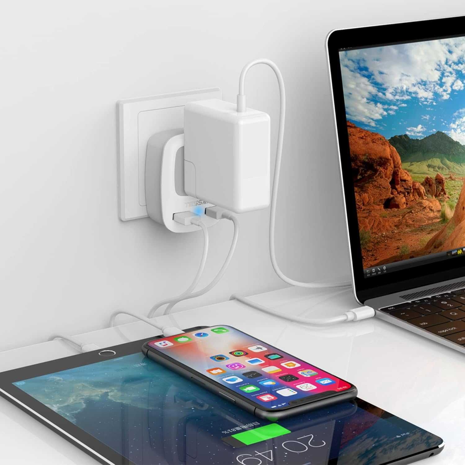 Podróżny adapter z 2 portami USB i gniazdkiem typu C TS-AP2U-EU TESSAN