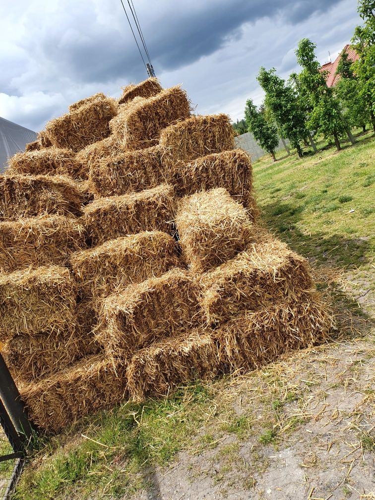 Słoma w kostce transport