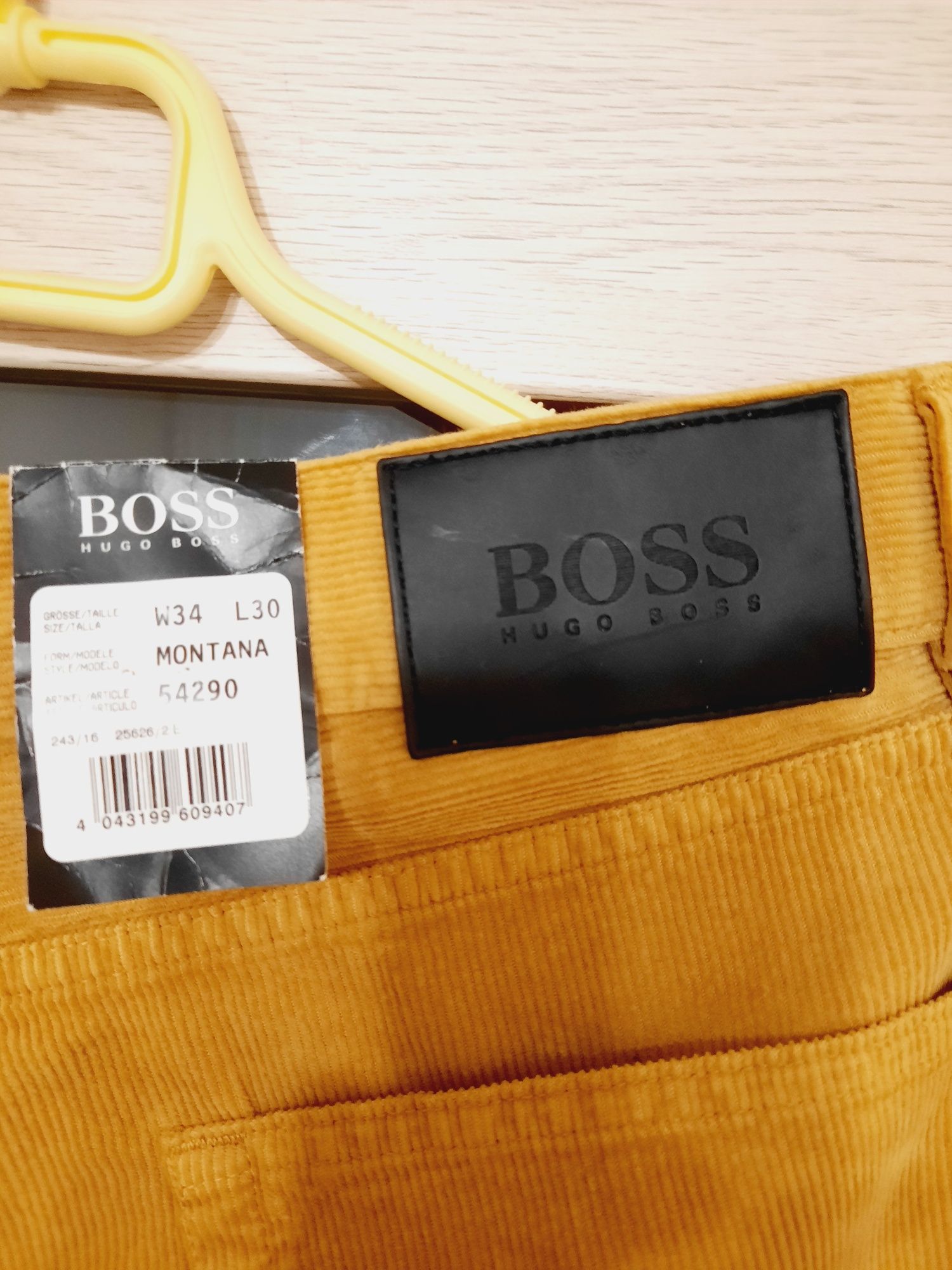 Hugo Boss piękne orginalne musztardowe sztruksy W34 L30 Nowe z metką