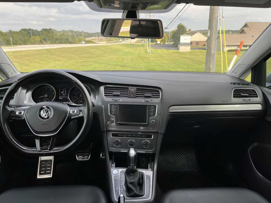 Volkswagen Golf      2017
