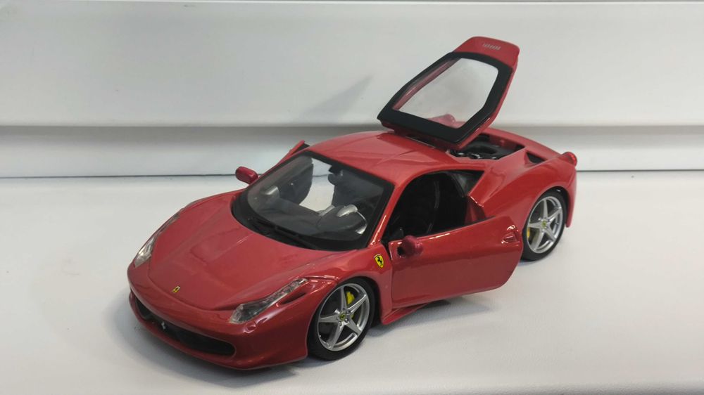 Модель, машинка Ferrari 458 Italia 1.24 Bburago