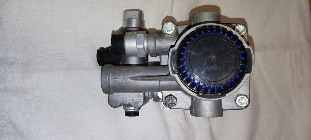 Ускорительный клапан АВС Wabco 480 207 0010