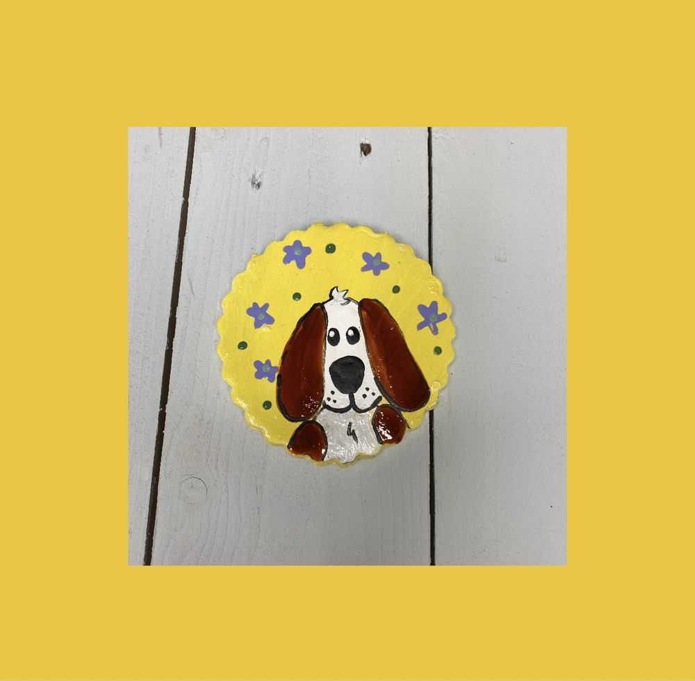 Podstawka pod kubek filiżanke pies gliniany handmade stokrotki