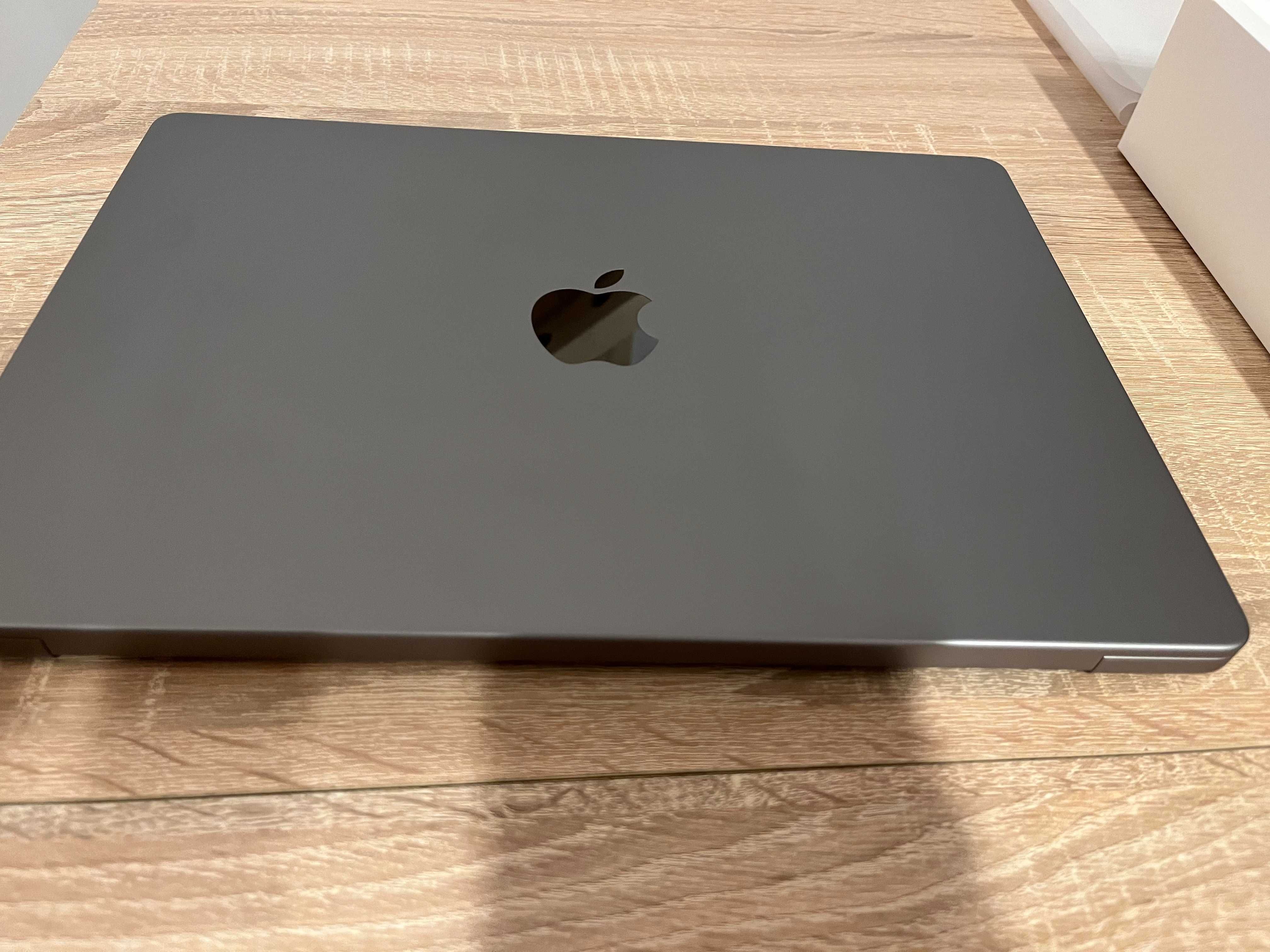14-calowy MacBook Pro 2024 M3, 16GB RAM, 512GB SSD, klawiatura USA