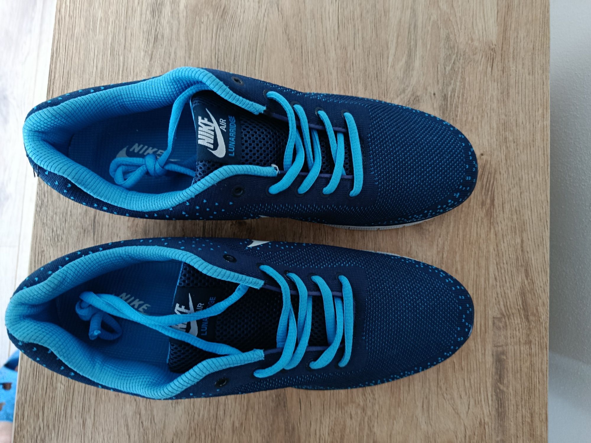 Продам чоловічі кросівки Nike