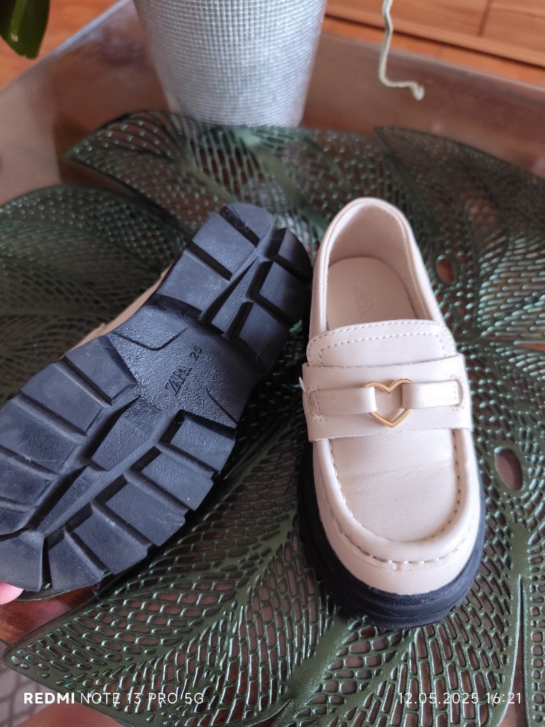 Лофери дівчачі zara
