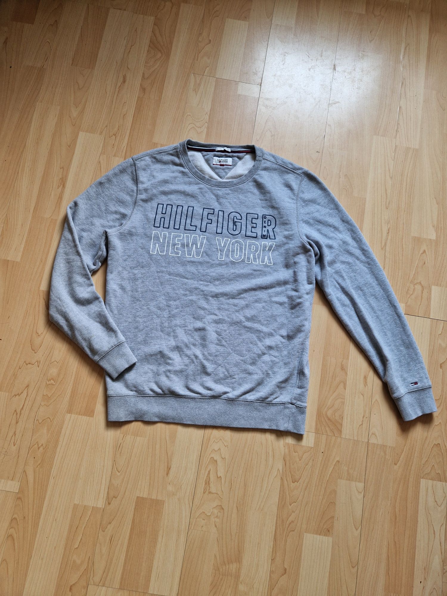 Bluza Tommy Hilfiger 
Rizmiar: L
Wymiary:
Szerokość mierzona pod pacha