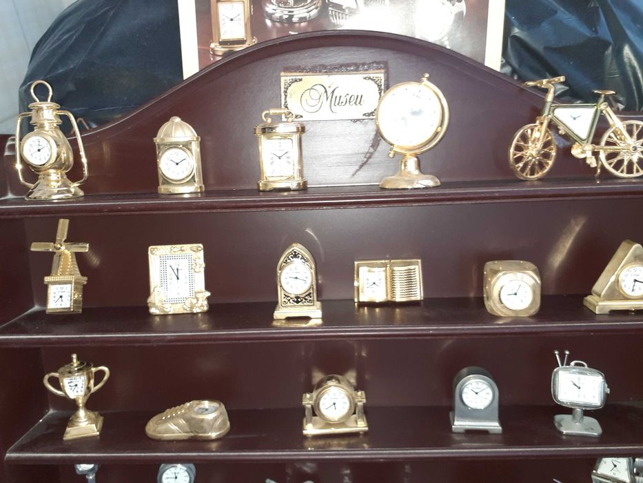 Relógios miniaturas e miniaturas cristal