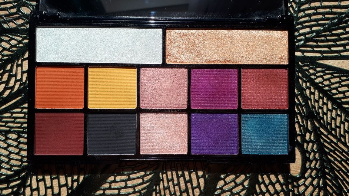 Makeup revolution paletka cieni do powiek