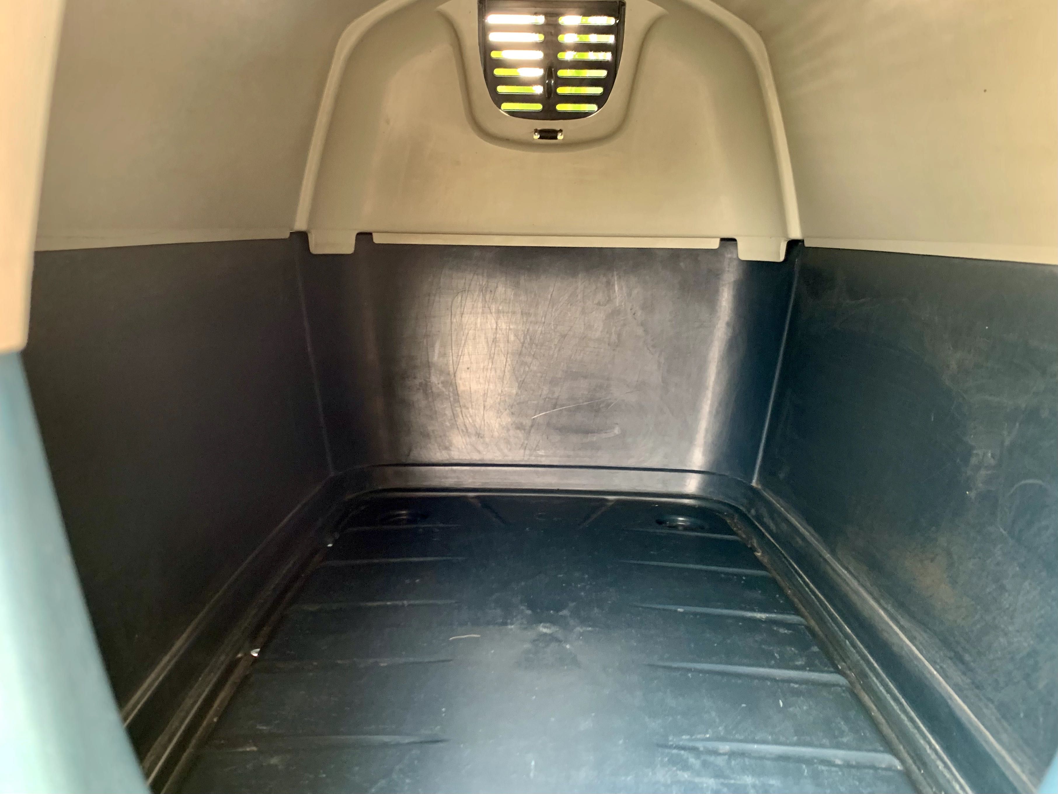 Casota para cão de porte médio em PVC