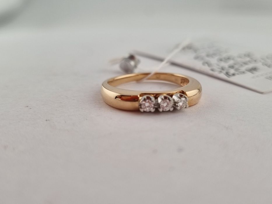Золотое кольцо с бриллиантами