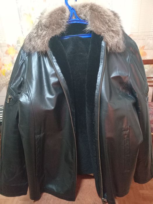 Продам кожану куртку на овчині 52 розміру