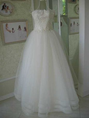 Продам шикарное свадебное платье с итальянским кружевом. Р.42-44.