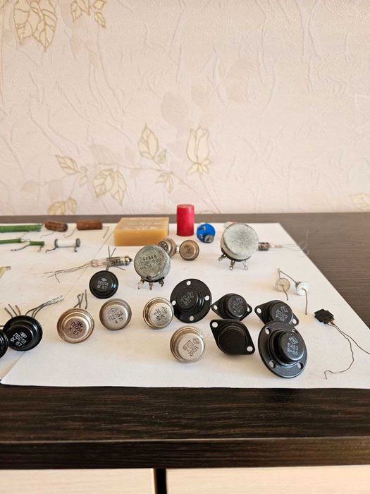 Радиодетали (диоды, транзисторы, лампы, резисторы, конденсаторы)