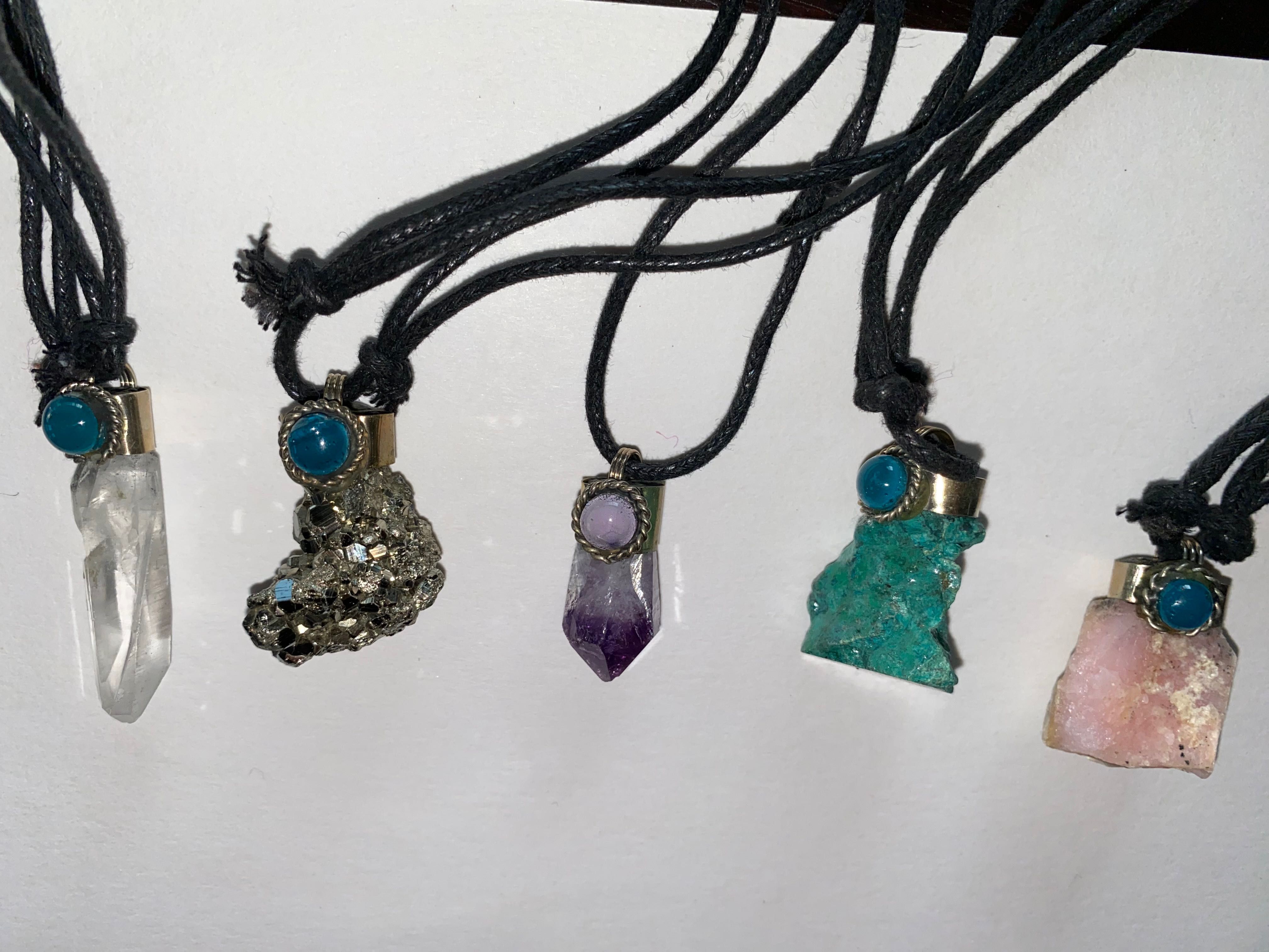 AMULETY Z PERU  zawieszki talizmany ochronne z kamieni naturalnych