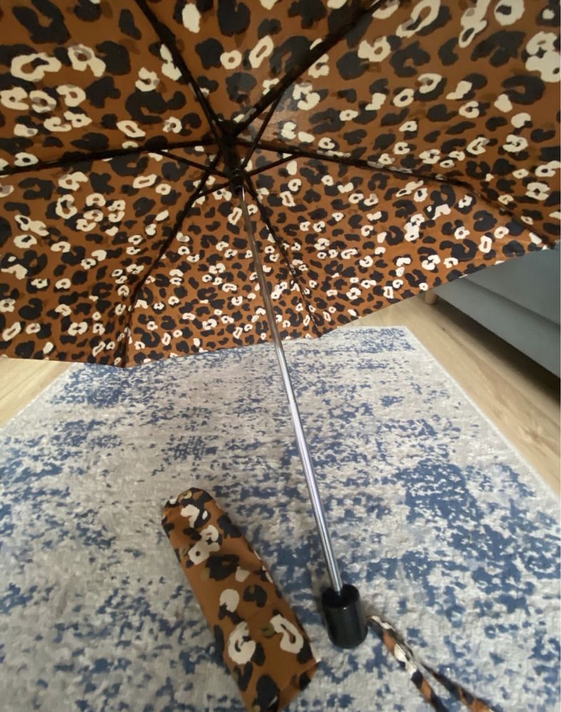 Śliczna parasolka w panterkę Avon