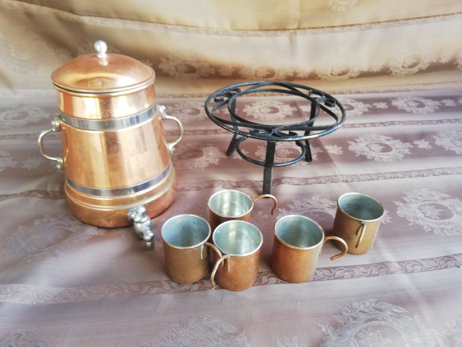 30. Zestaw miedziany do grzanego wina