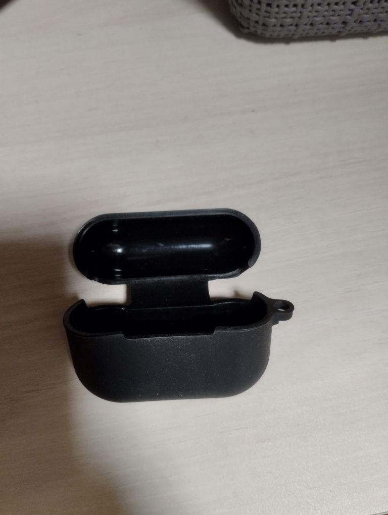 наушники airpods pro+2 чехла(не рабочие!)