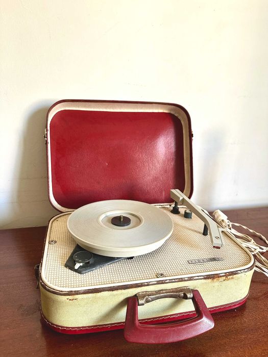 Gira Discos vintage Fidelity portátil model HF 31