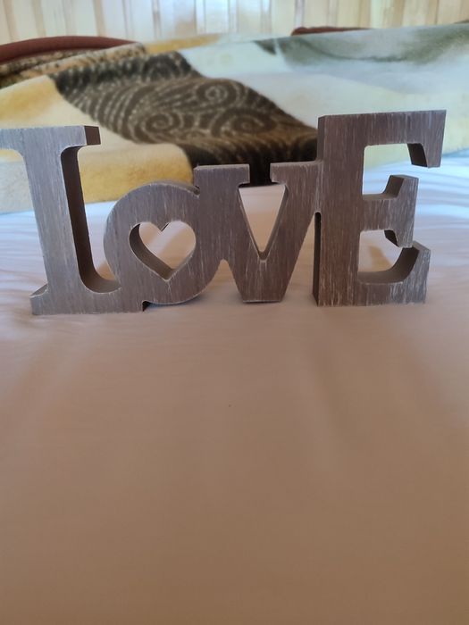 Napis Love dekoracja