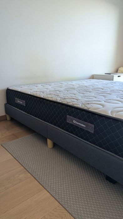Colchão e estrutura de cama 180x200cm dentro da garantia