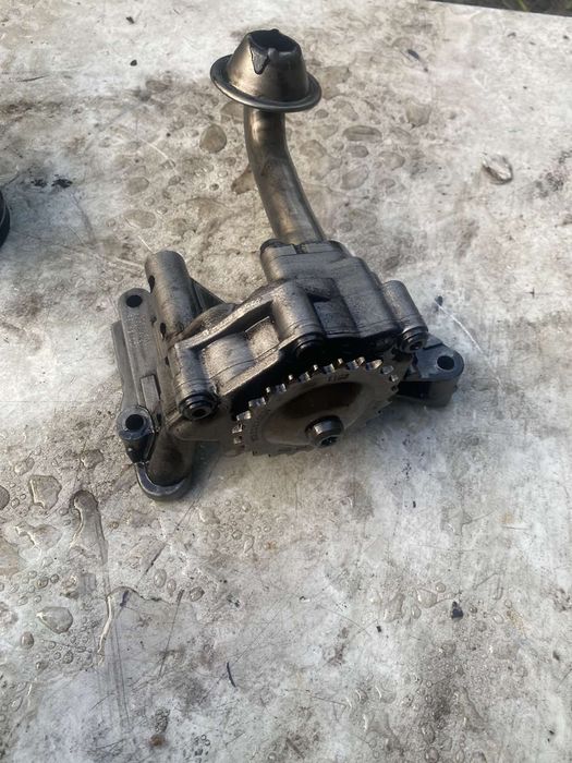 Поршень Маслонасос 2.0tdi Volkswagen Audi