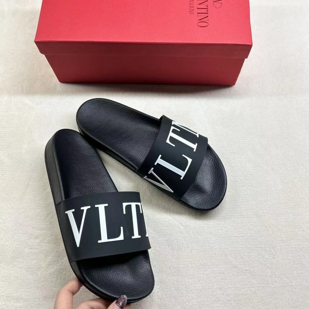 Тапочки валентіно/valentino slides