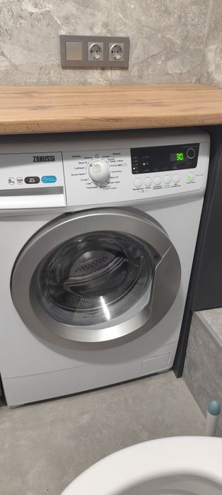 Продам стиральную машину Zanussi