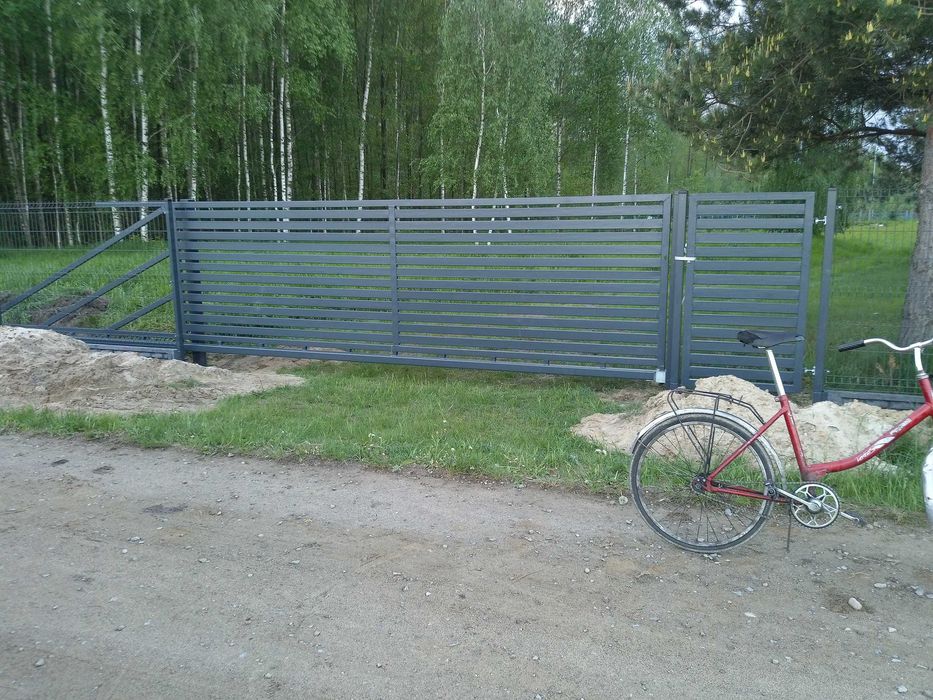 Brama przesuwna z furtka