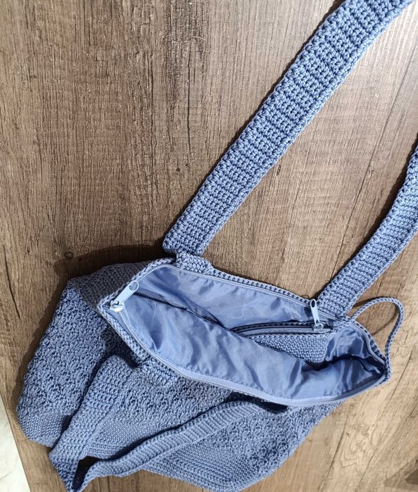 Carteira Croché forrada c/ porta moedas e bolso interior - Feito à Mão