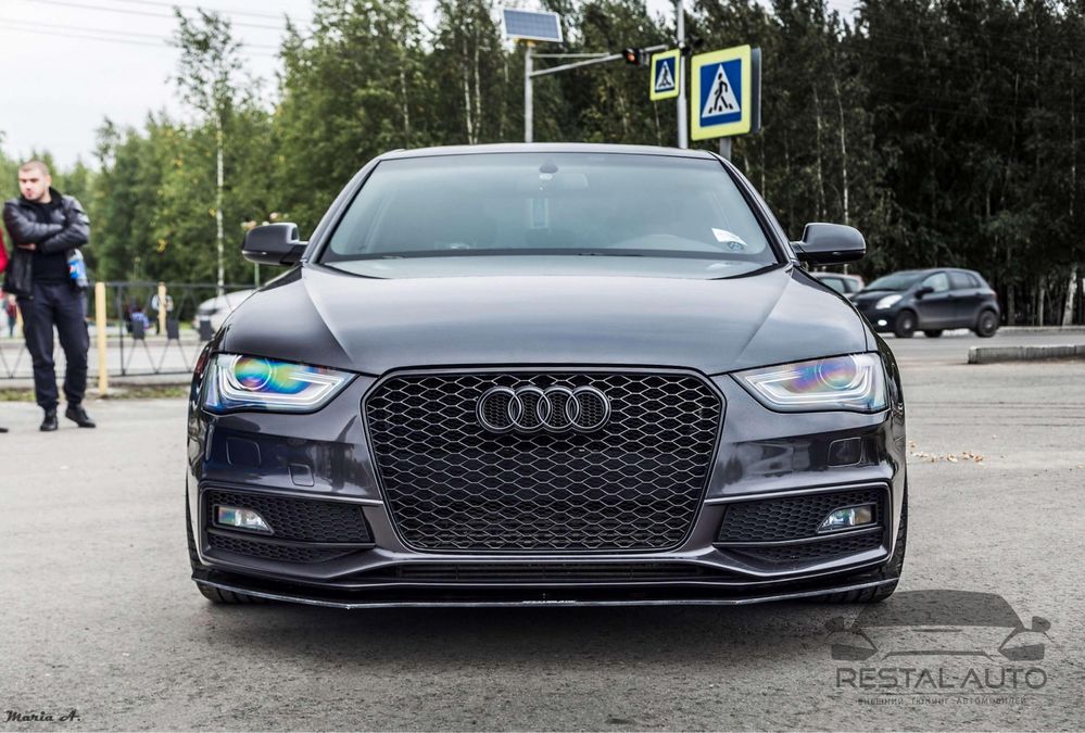 Решетка радиатора Audi A4 A5 А6 A7 А8 Q5 Q3 A3 Q7 серым Ауди