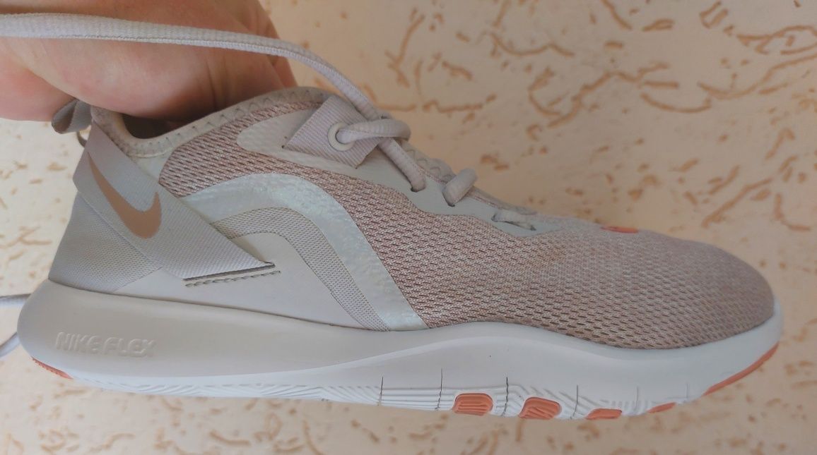 Жiночi кросiвки NIKE flex tr9 , 40 р