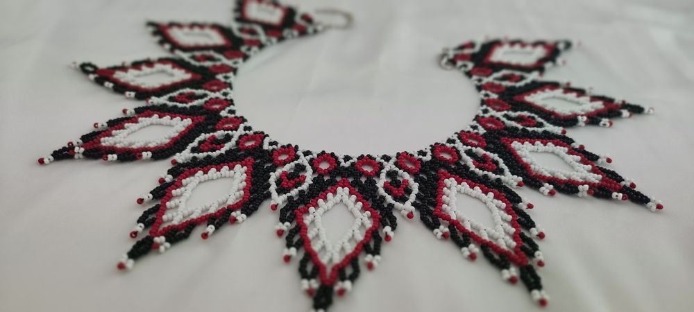 Розкішна силянка ручної роботи з бісеру