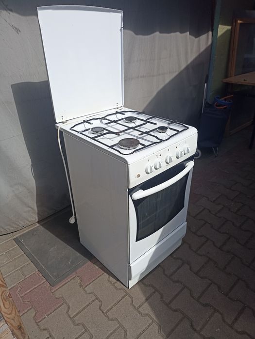 Kuchnia gazowo elektryczna  termoobiegiem.