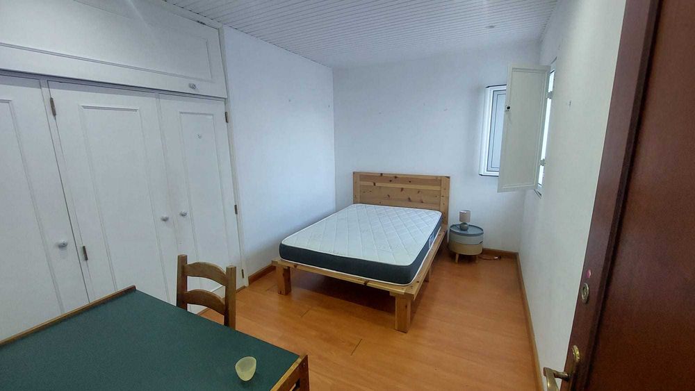 Quarto junto à Universidade dos Açores