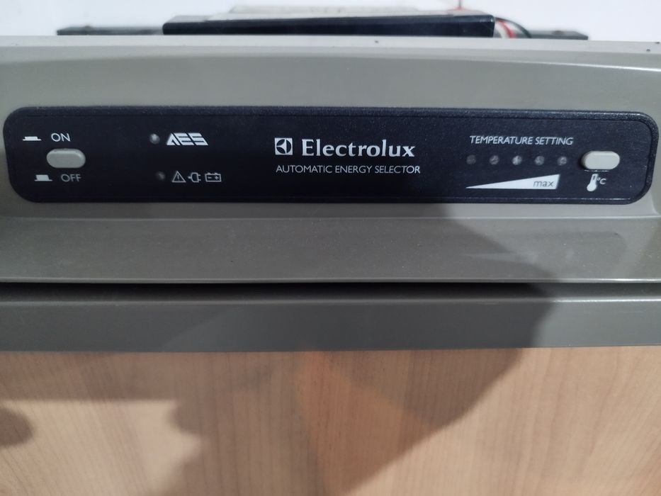 Frigorífico trivalente Electrolux com congelador separado para autocar