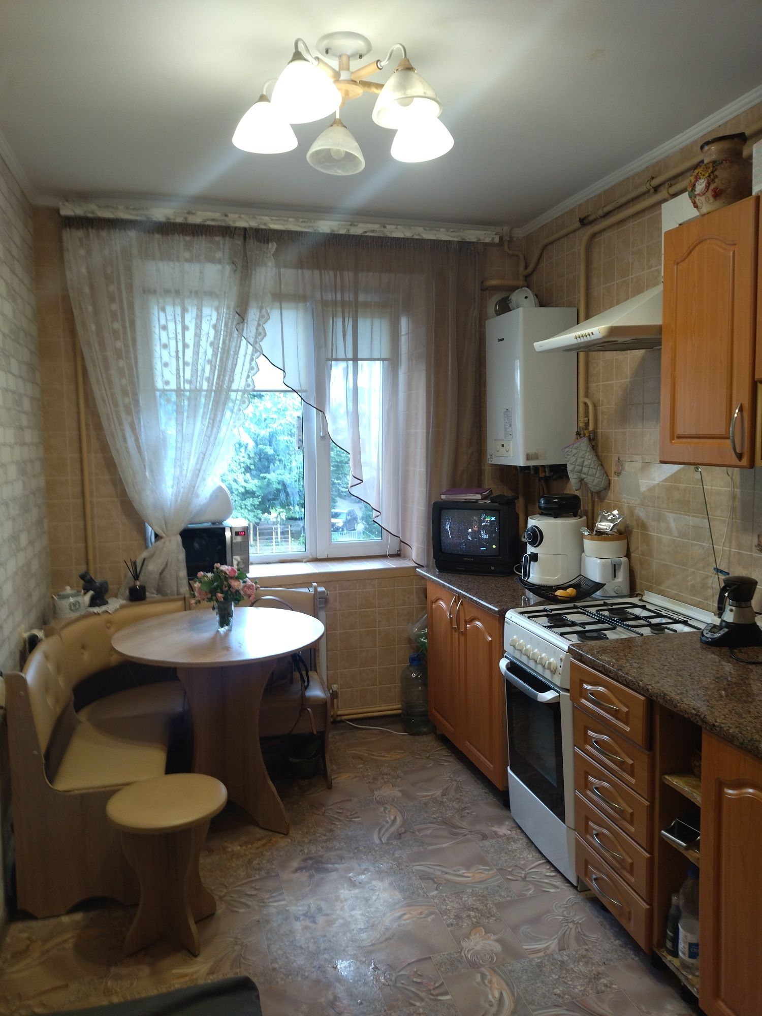 Продам квартиру з автономним опаленням в центрі