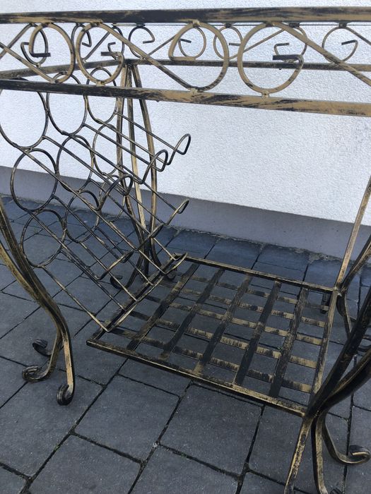 Sprzedam stolik pod alkohol