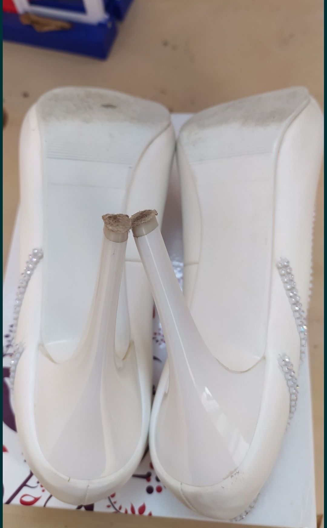 Білі туфлі шкіра весільні 39р.або не весільні