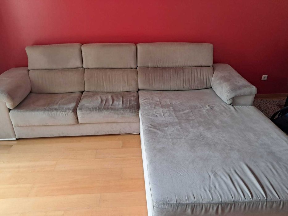 Vendo sofá com uma grande chaise longue