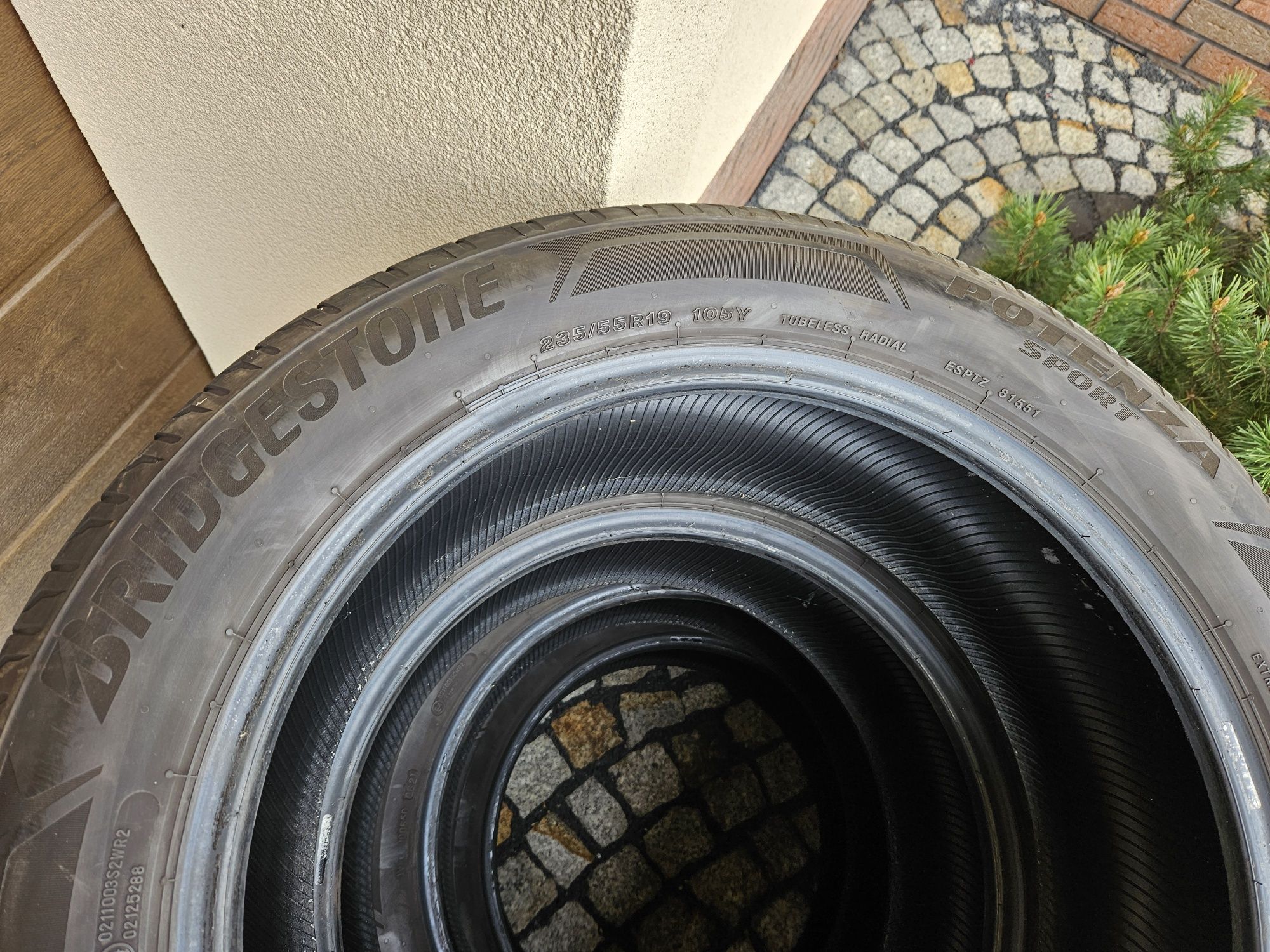 Komplet opon Bridgestone Potenza Sport 235/55/R19