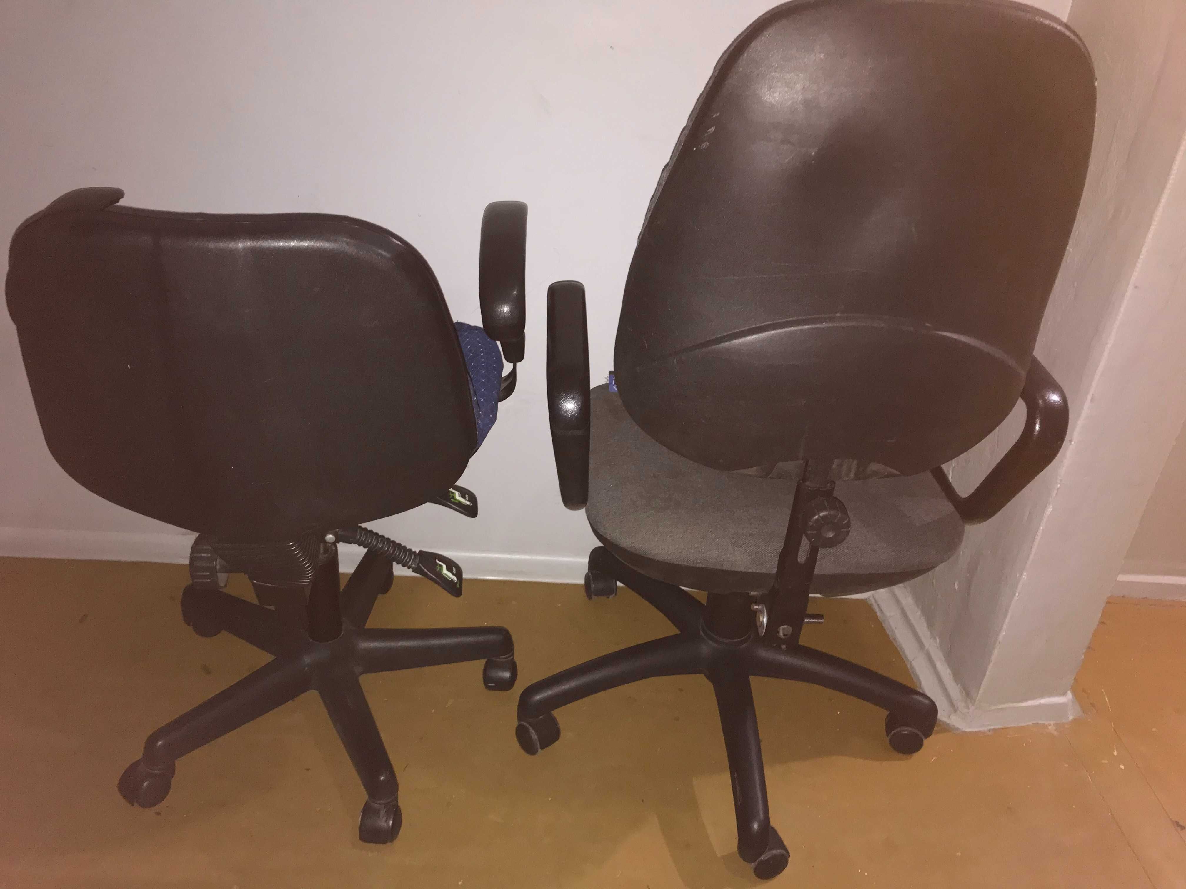 Продам офисный стул (есть 3 шт)
